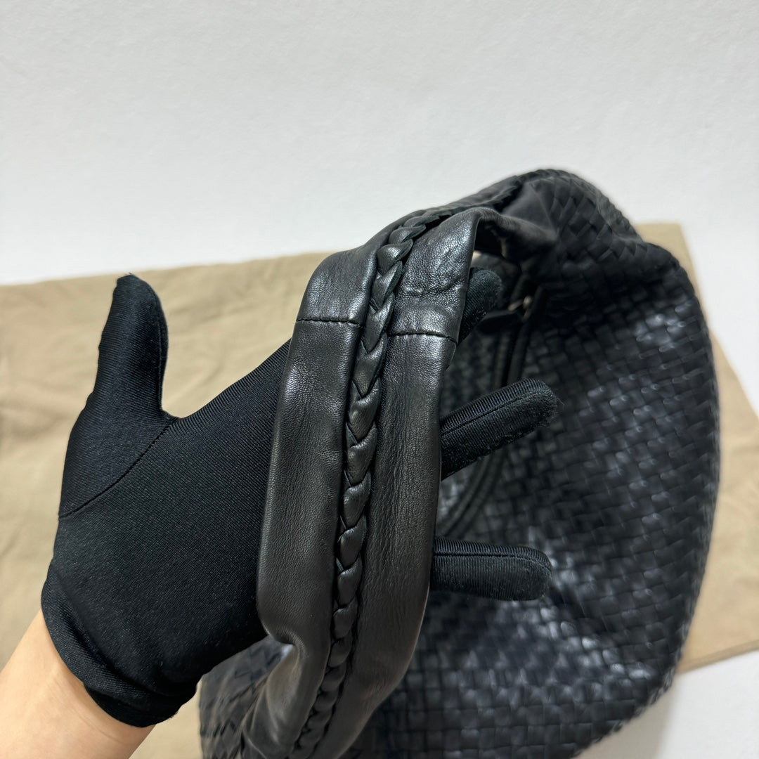Bottega Veneta Veneta Hobo Large Black 50-53cm Lambskin Leather