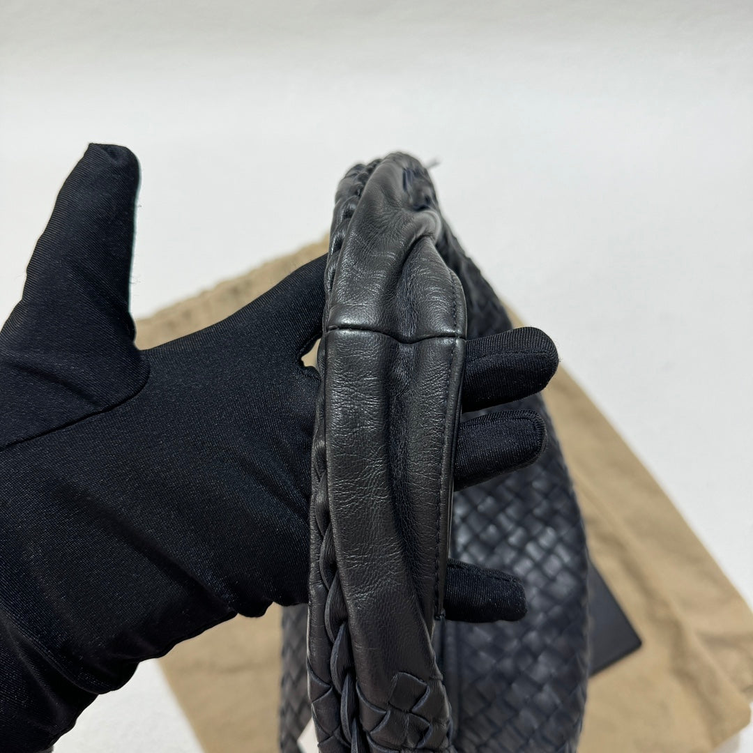 Bottega Veneta Intrecciato Hobo Bag Medium Black Lambskin leather 40cm