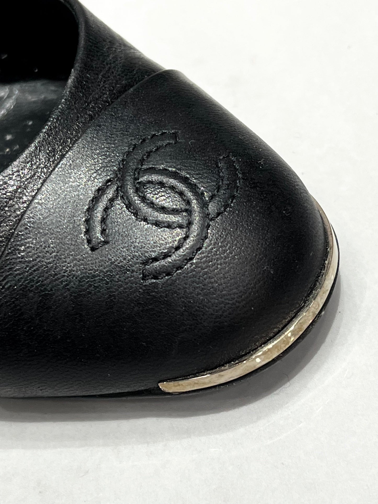 CHANEL CC CAP TOE LEATHER PUMPS