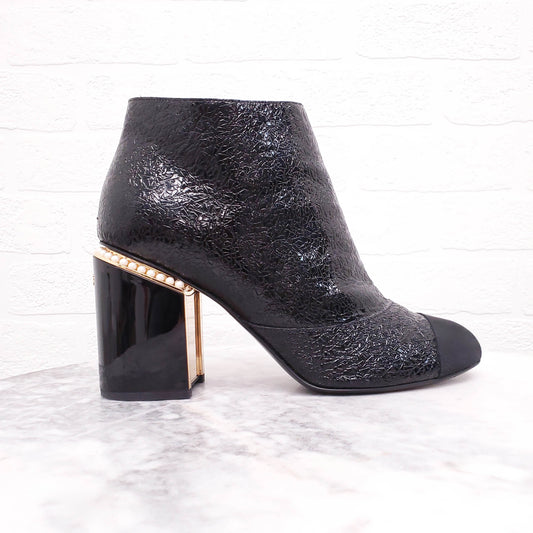 CHANEL BLACK PATENT CRINKLE EFFECT CAP TOE BOOTIES WITH ACRYLIC AND PEARL BLOCK HEEL - SIZE 42