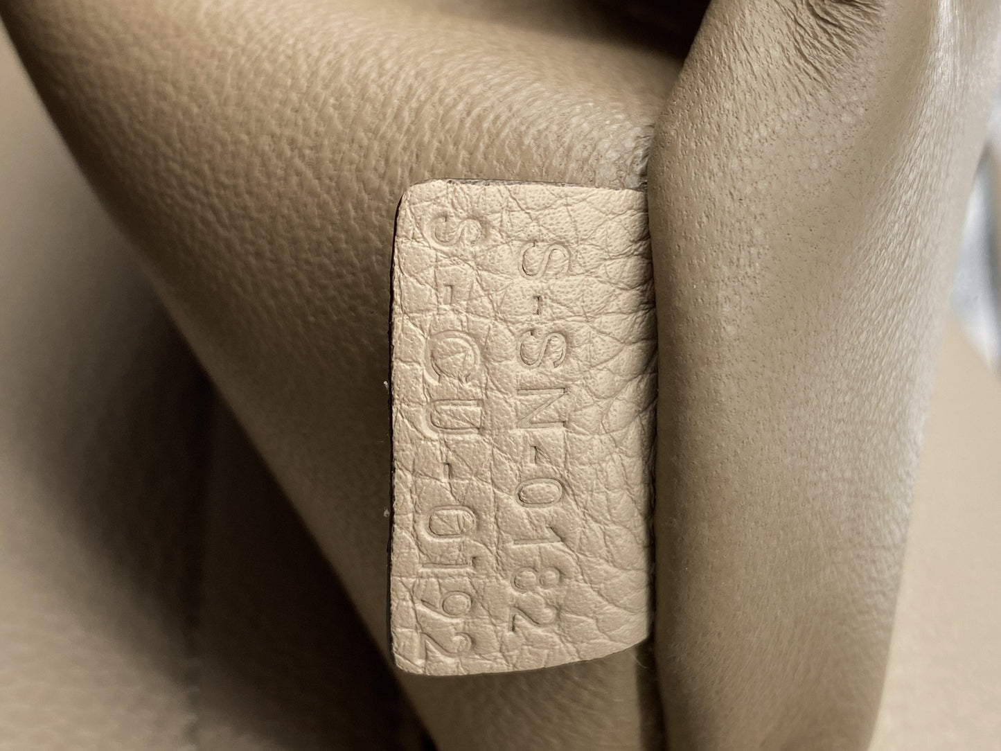 Luxury CELINE Drummed Leather Medium Trapeze Bag Taupe