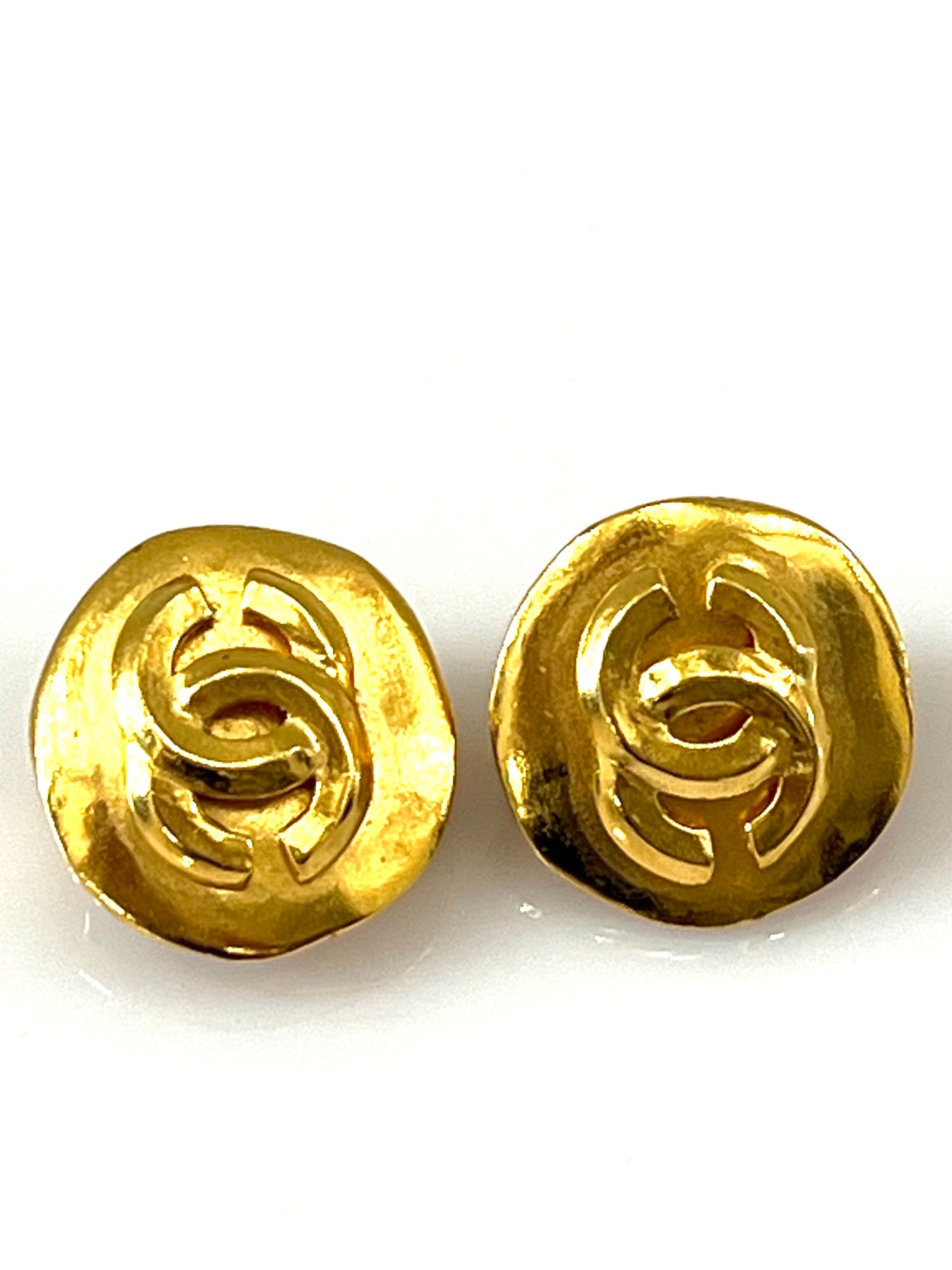 CHANEL 96P 24K GOLD PLATED CC CLIP ON EARRINGS