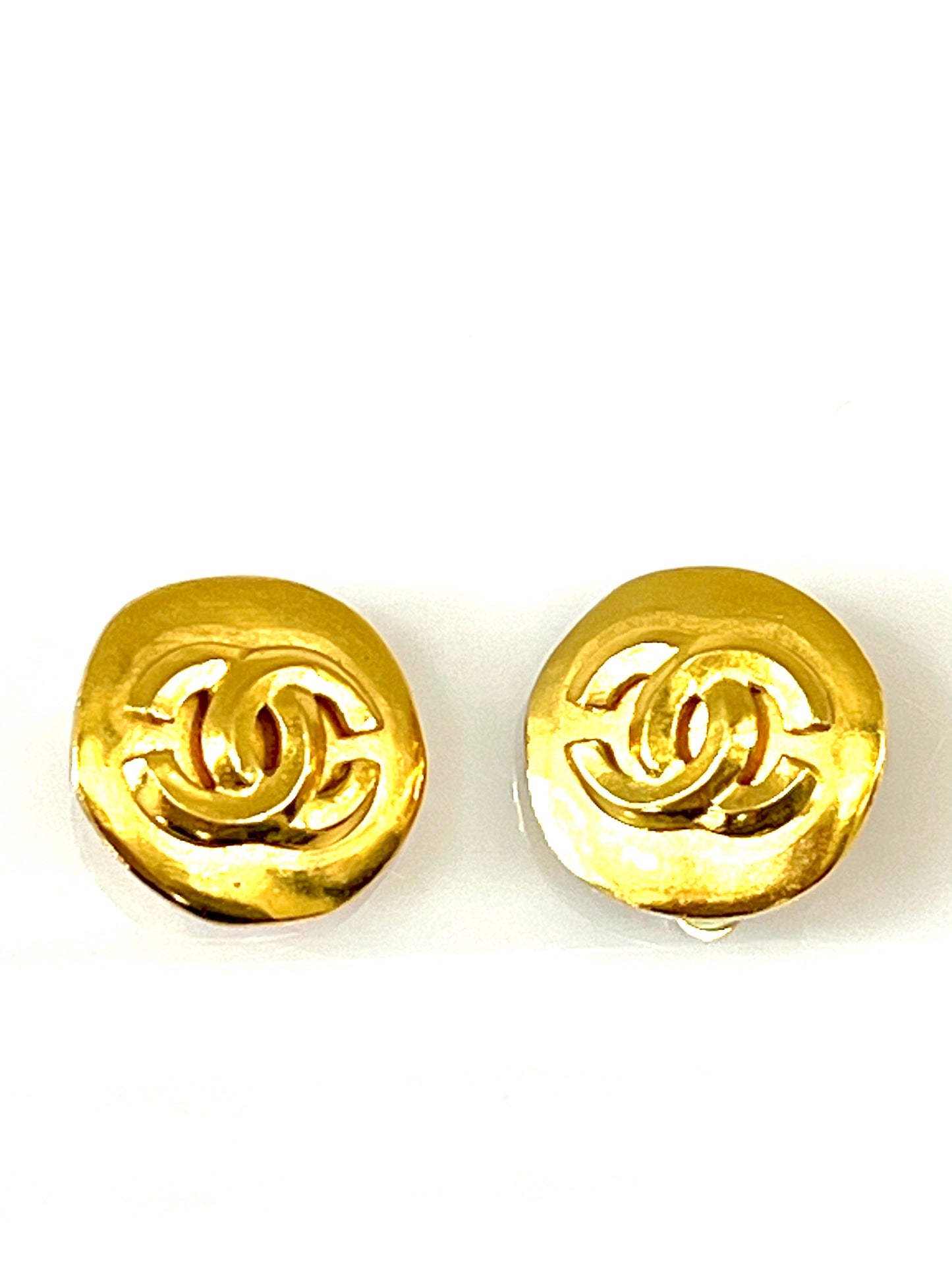 CHANEL 96P 24K GOLD PLATED CC CLIP ON EARRINGS