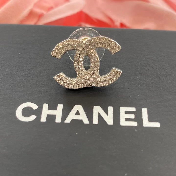 CHANEL CC CRYSTAL STUD EARRINGS