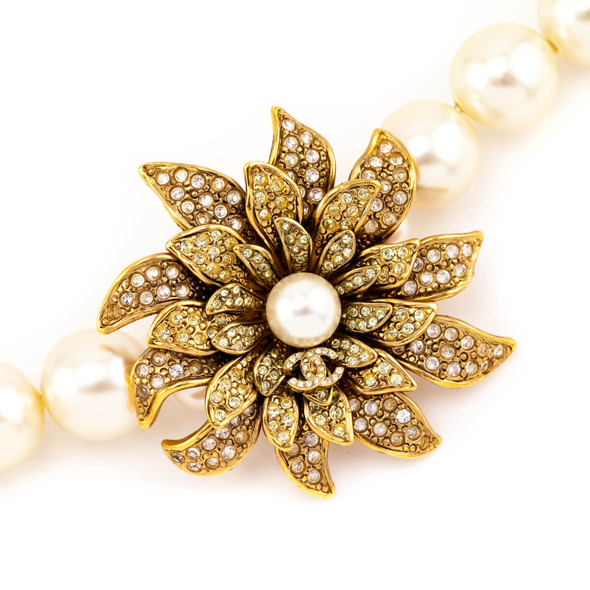 Chanel Faux Pearl & Strass Flower Fall 2005 Necklace