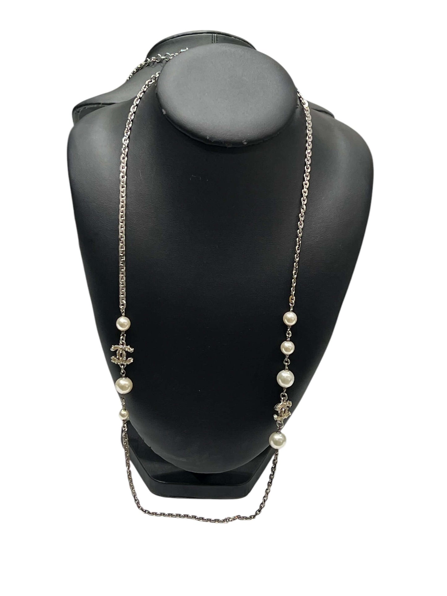 Chanel - sautoir argenté et perles