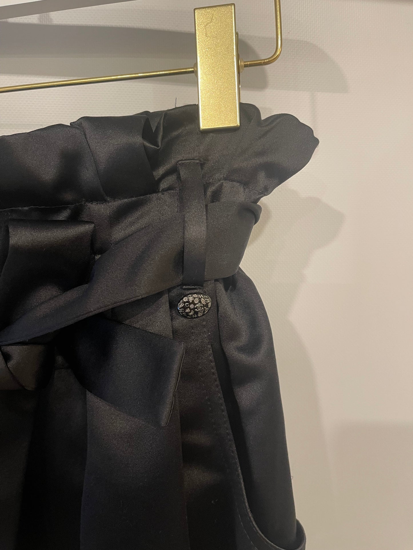 Chanel Black Satin Midi Skirt with CC Logo Detail Size FR 36 (UK 8)