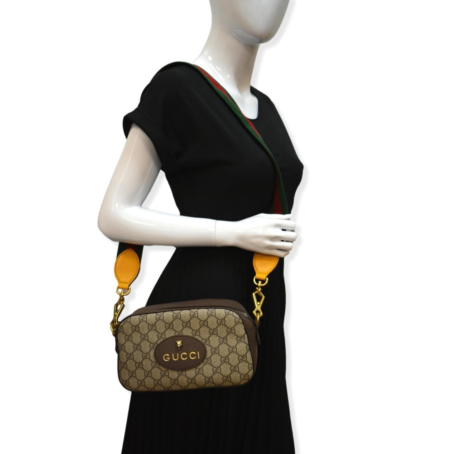 GUCCI Neo   GG Supreme Canvas Messenger Bag Beige 476466