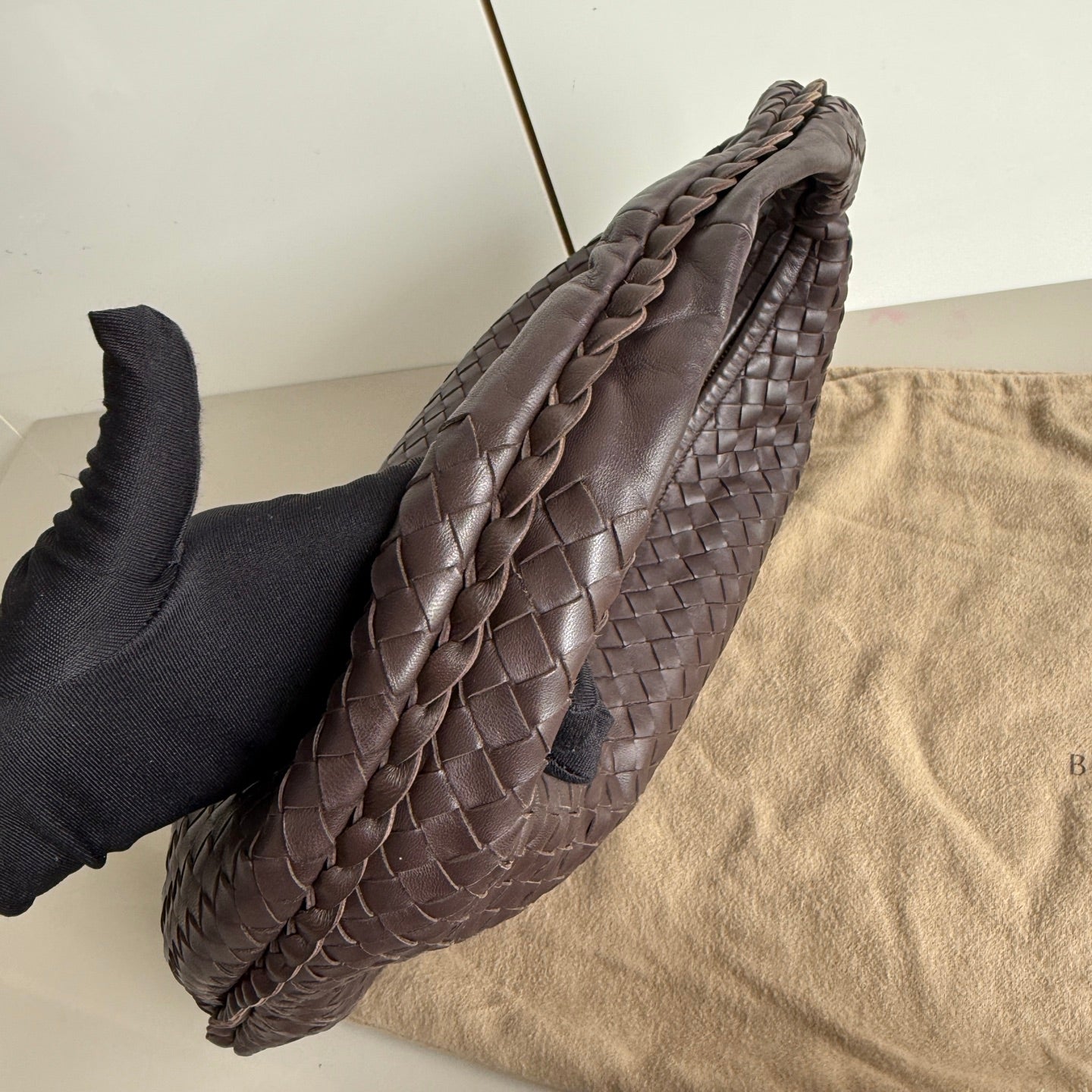 Bottega Veneta Intrecciato Hobo Bag Medium Dark Chocolate Brown Lambskin leather 40cm