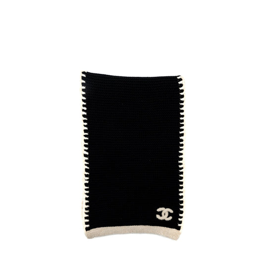 Chanel 23A cashmere scarf black / white