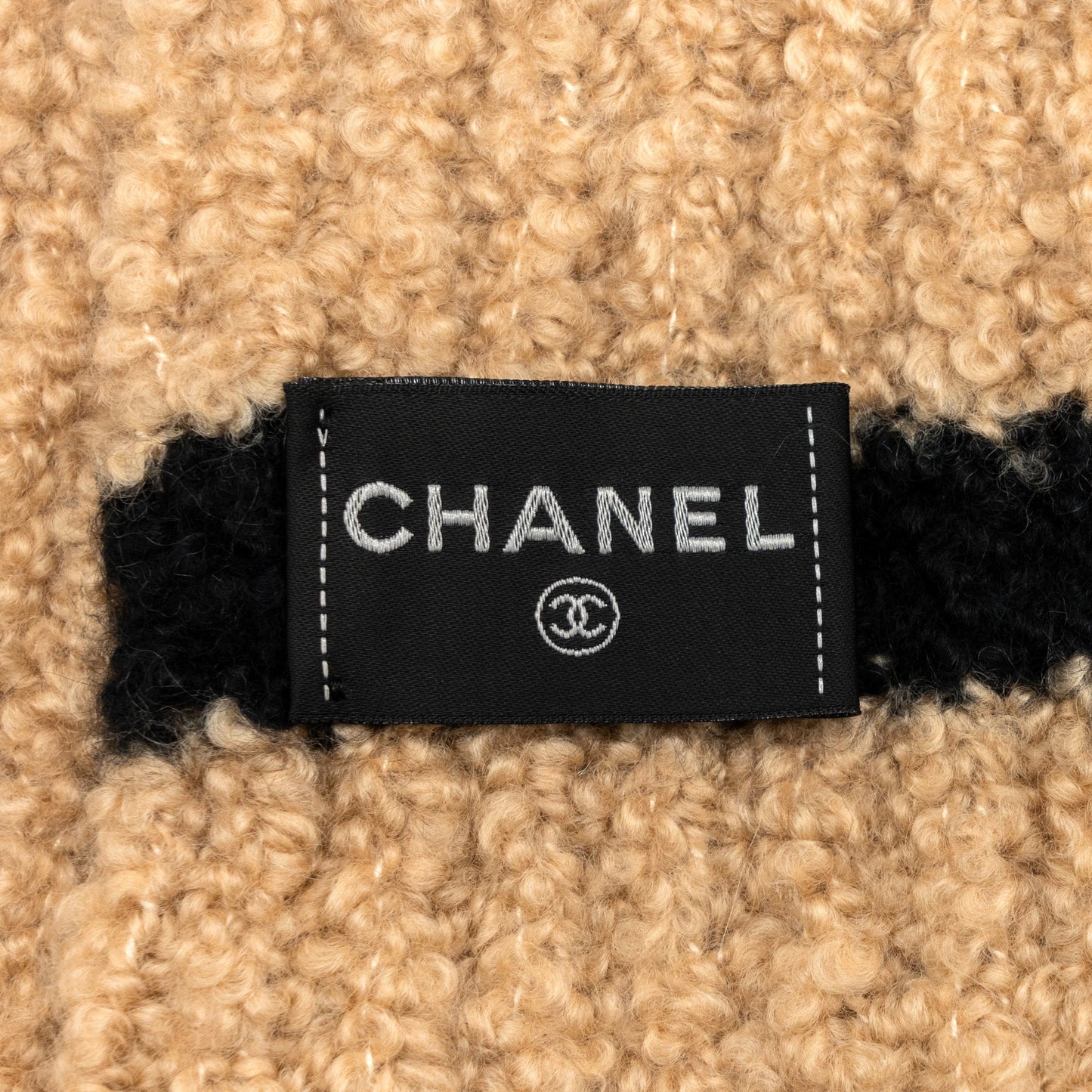 Chanel cashmere and   logo scarf beige / black