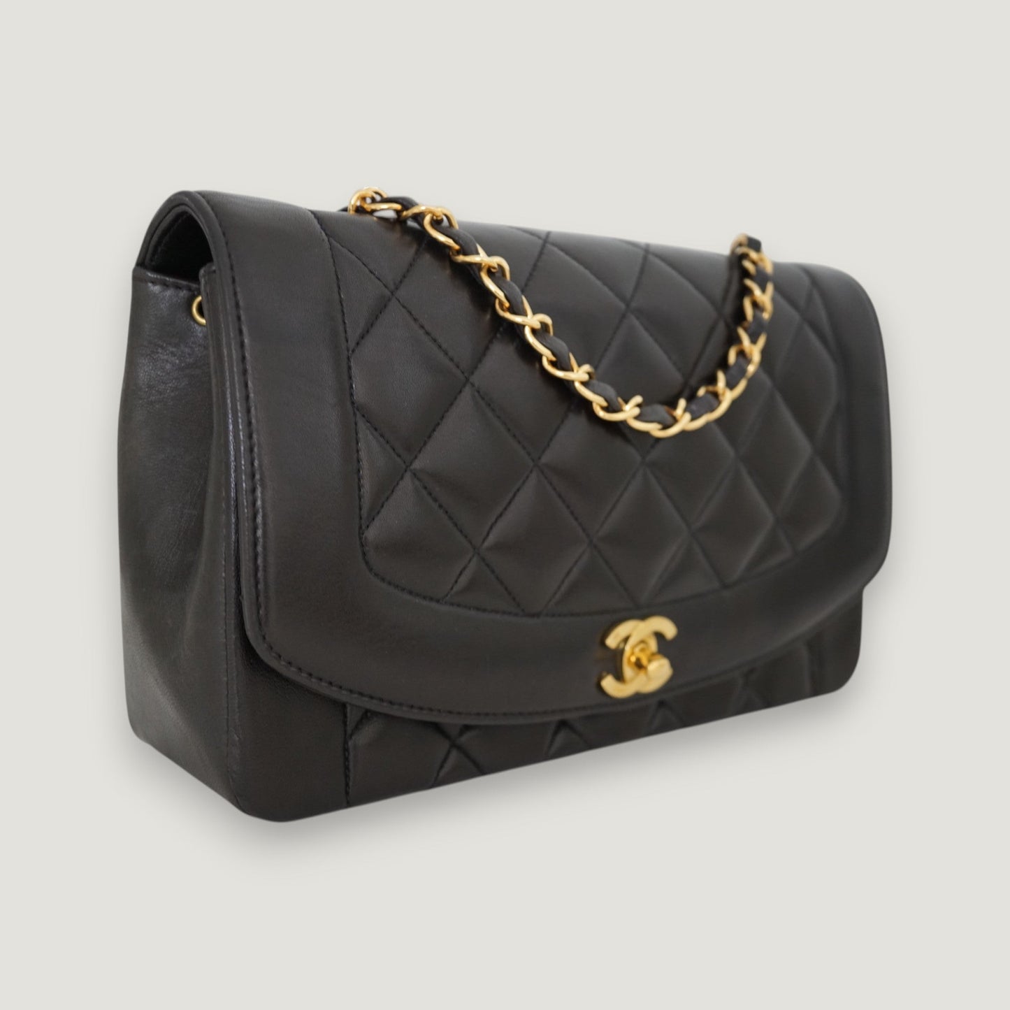 CHANEL DIANA MEDIUM BAG