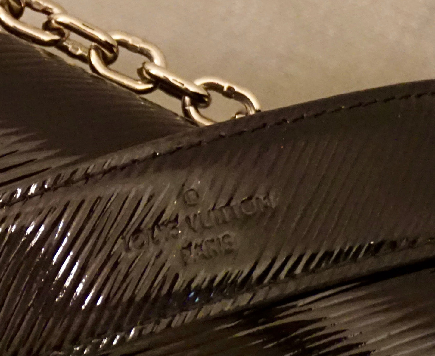 LOUIS VUITTON Epi Leather Twist MM Bag Black