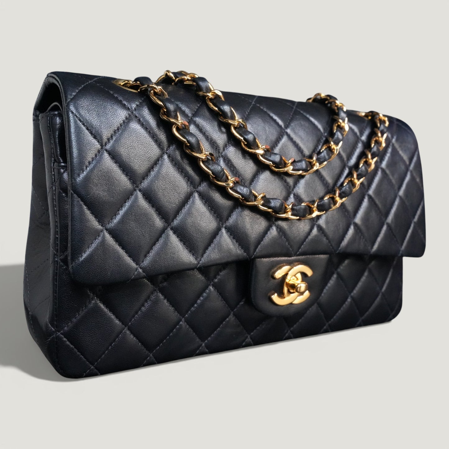 CHANEL CLASSIC MEDIUM BAG