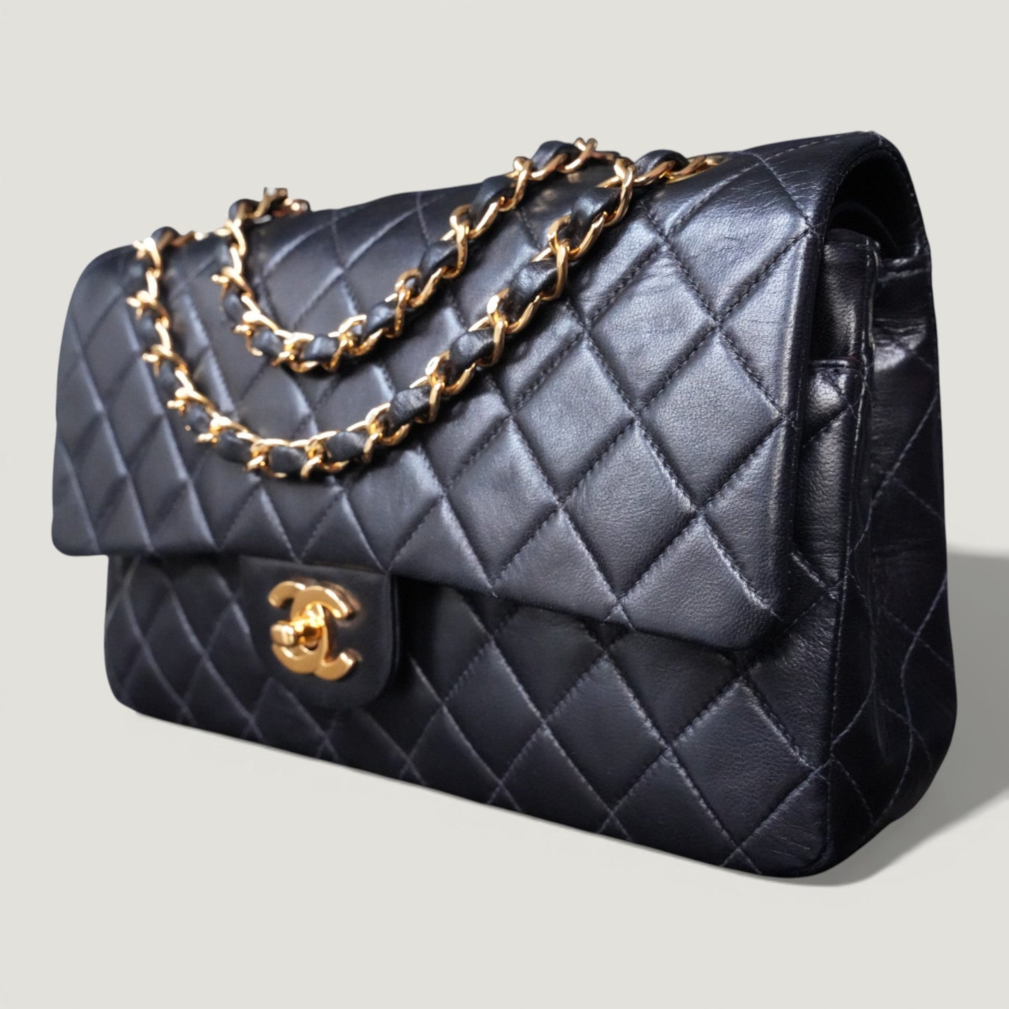 CHANEL CLASSIC MEDIUM BAG