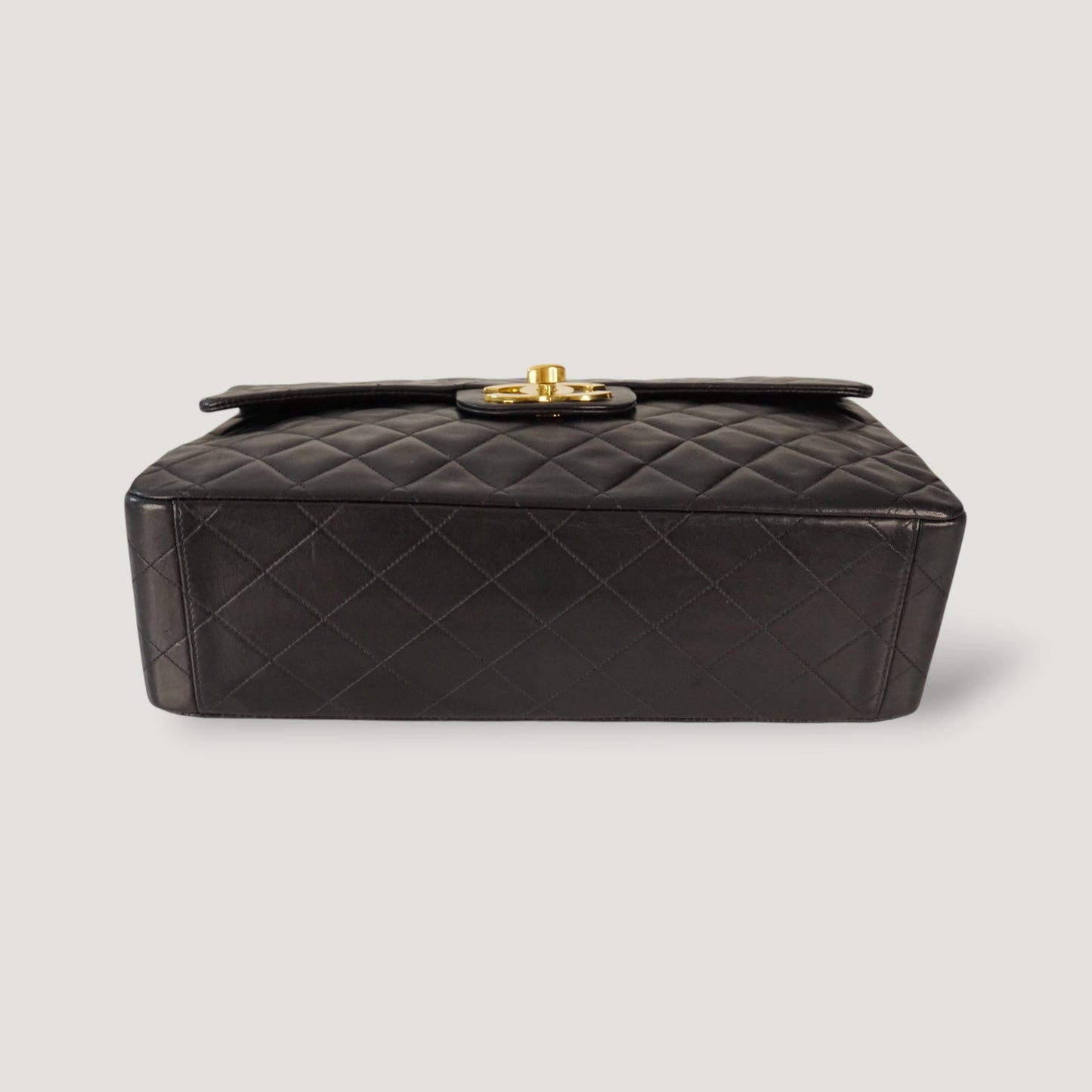 CHANEL CLASSIC JUMBO MAXI BAG