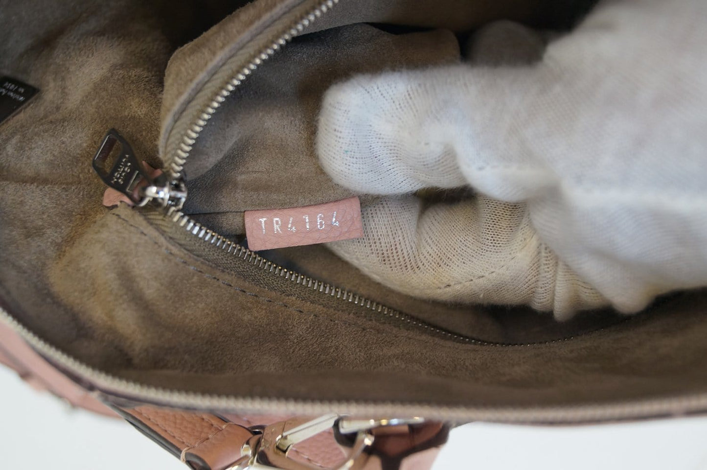 LOUIS VUITTON Magnolia Veau Cachemire  Leather Soft Lockit PM Bag