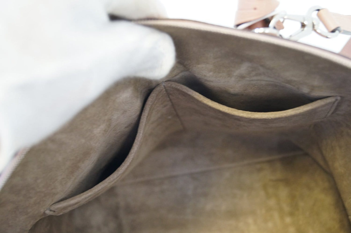 LOUIS VUITTON Magnolia Veau Cachemire  Leather Soft Lockit PM Bag