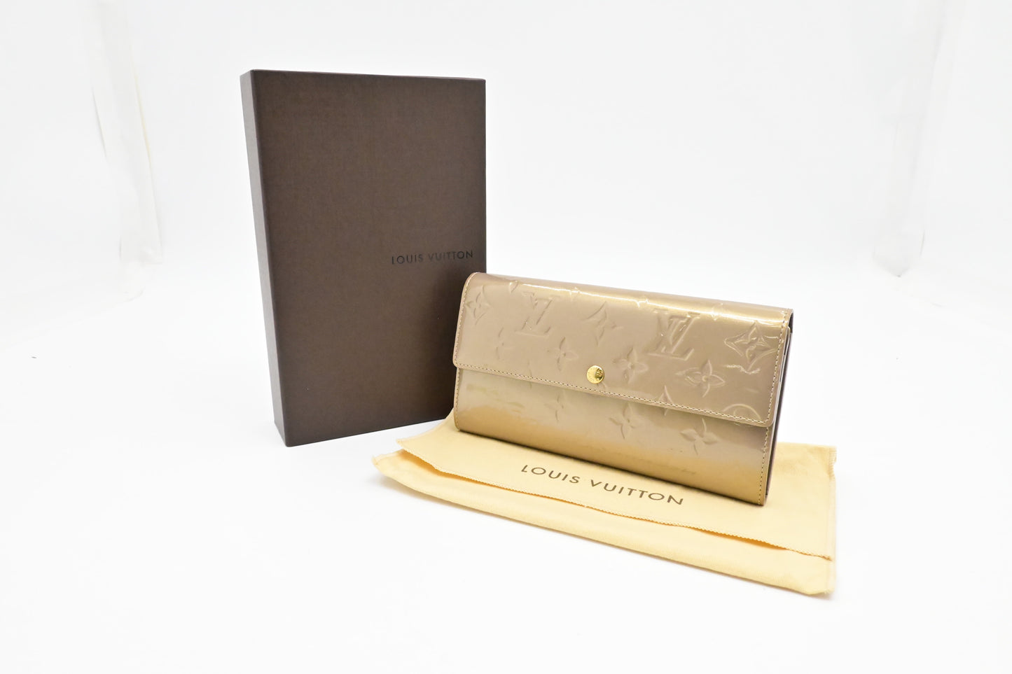 Louis Vuitton Sarah Wallet in Beige Poudre Vernis Leather