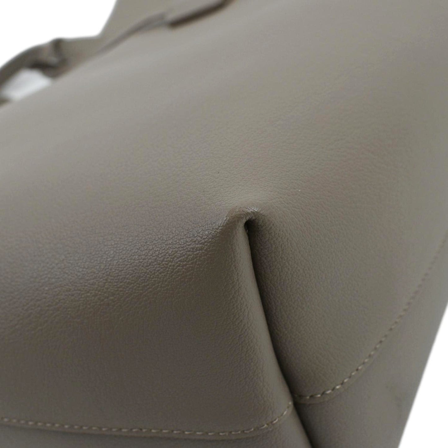 YVES SAINT LAURENT East/West Leather Shopping Tote Bag Beige