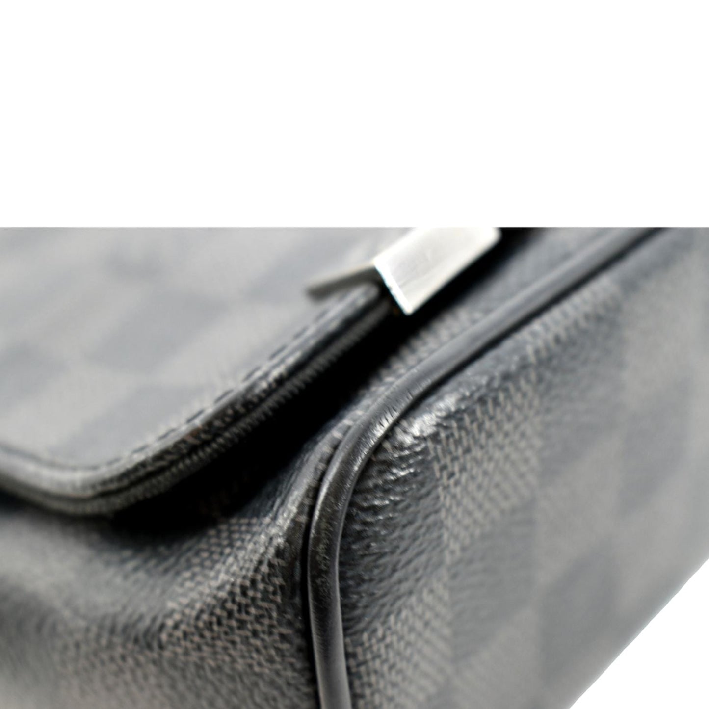 LOUIS VUITTON District PM Damier Graphite Messenger Bag Black