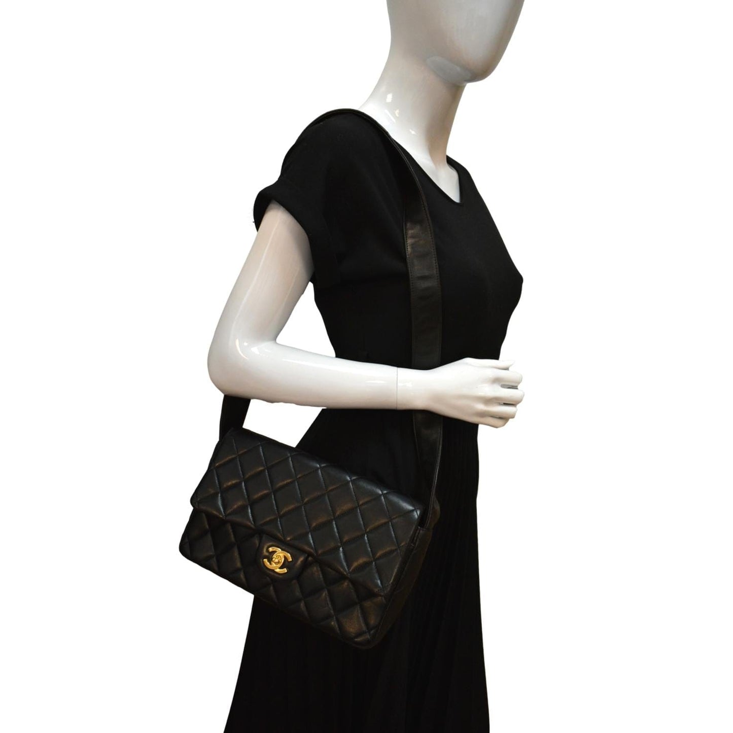 CHANEL   Flap Quilted Leather Shoulder Bag Black