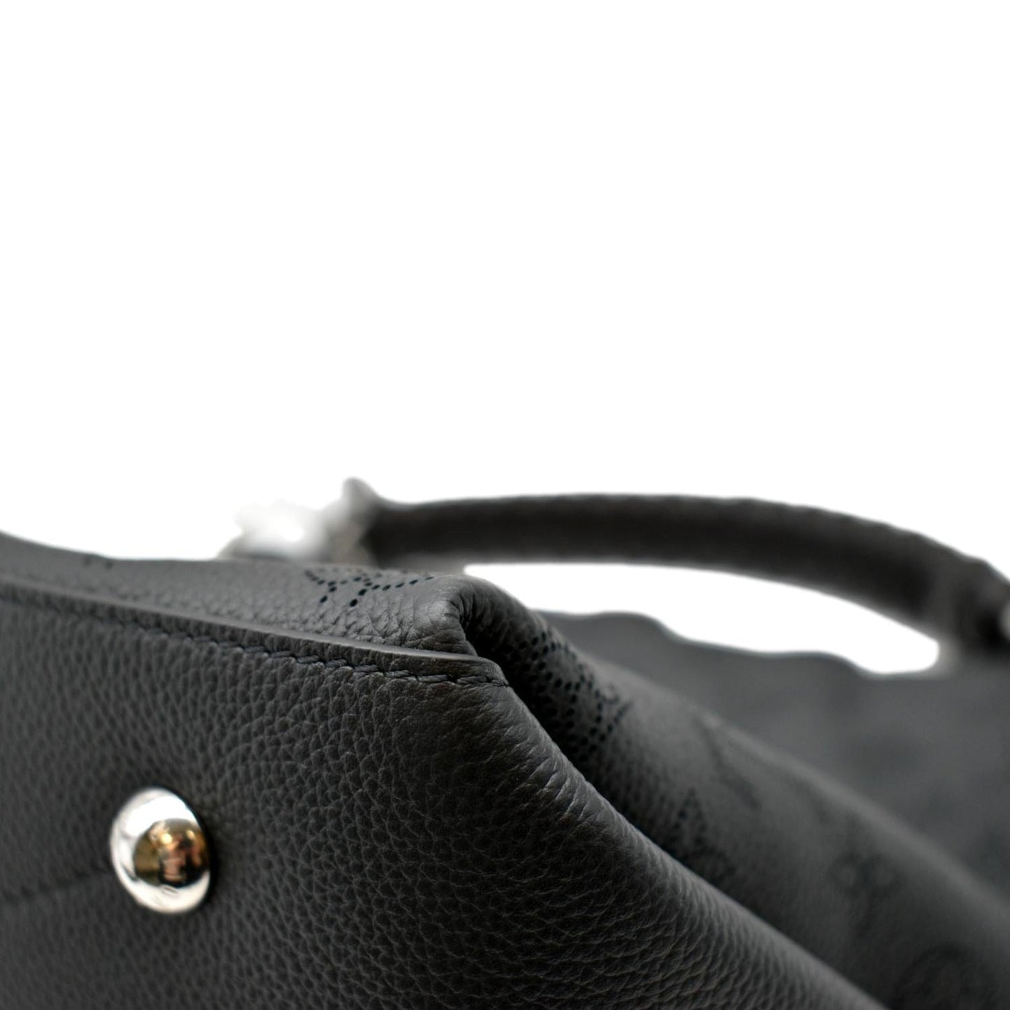 LOUIS VUITTON Beaubourg Mahina MM Leather Hobo Shoulder Bag Black