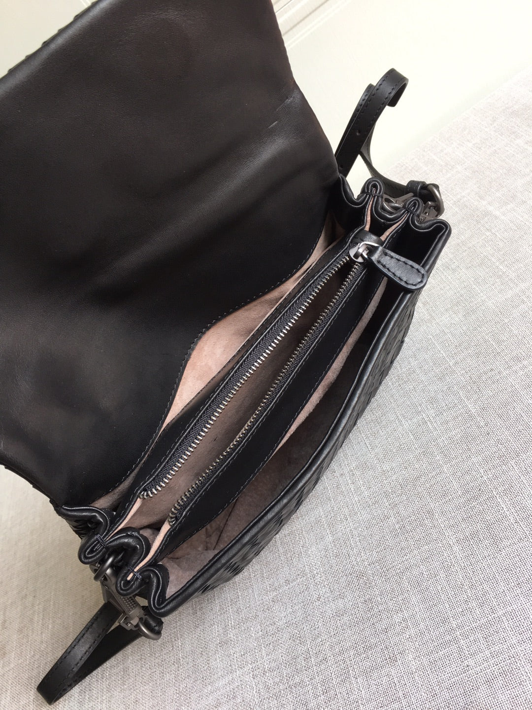 Top Quality Classic Intrecciato Black, For Women, Women’s Bags 8.9in/22.5cm