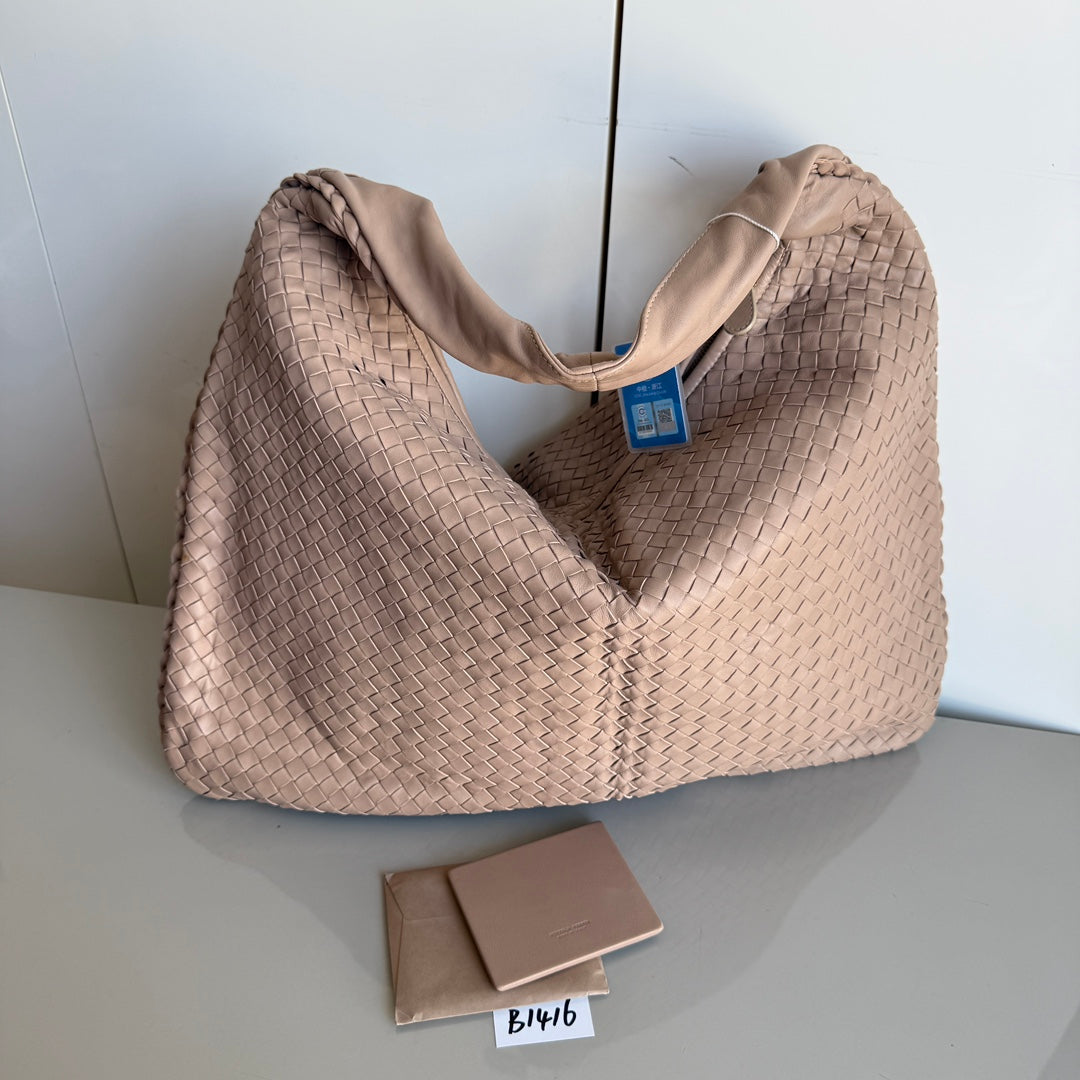 Bottega Veneta Veneta Hobo Maxi Almond Beige Intrecciato Leather Bag 51cm