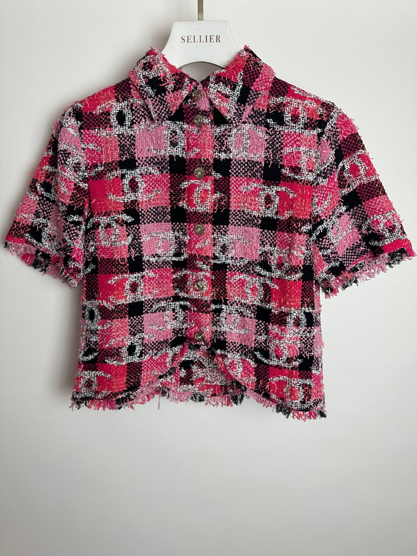 Chanel 22M Coco Beach Hot Pink & Black Cropped Tweed Shirt with White CC Logo Detail Size FR 34 (UK 6)