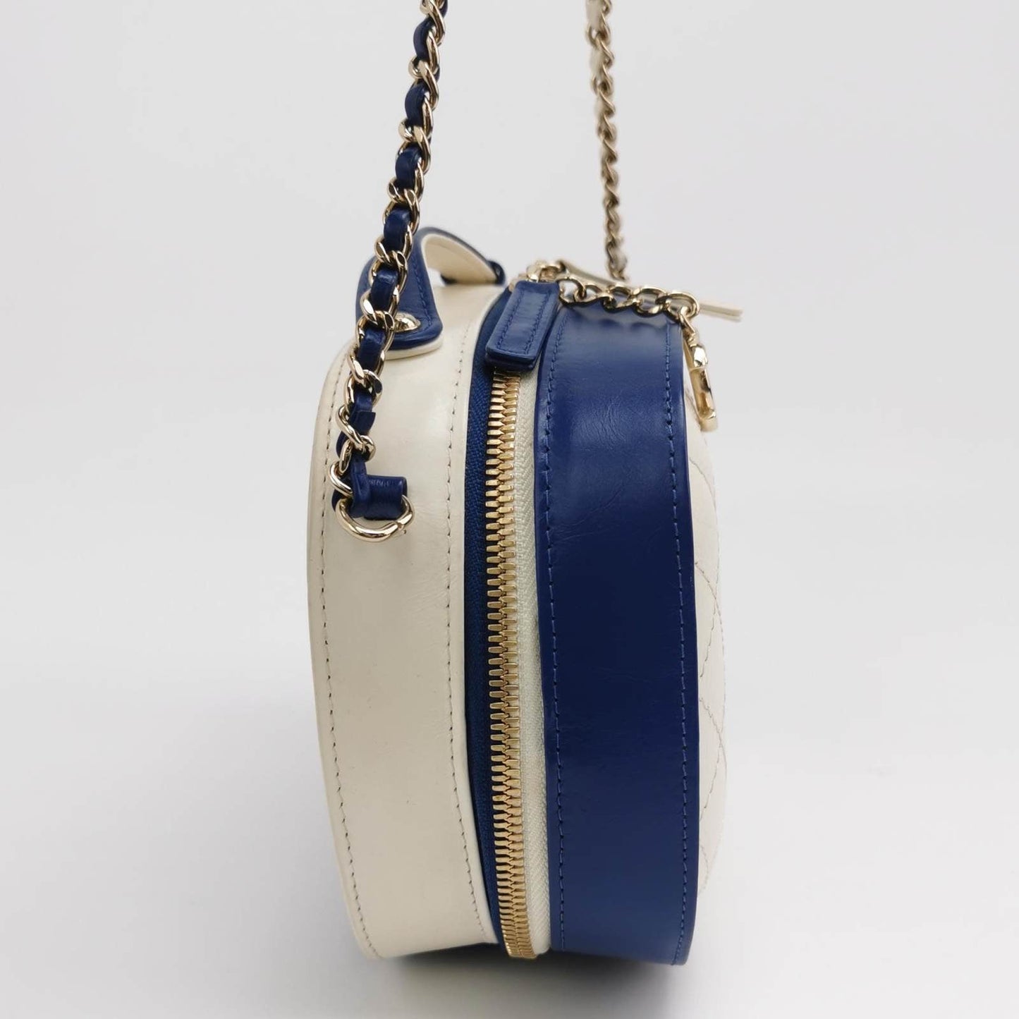 Chanel White and Blue Small Crumpled Calfskin Vanity Case Crossbody Bag