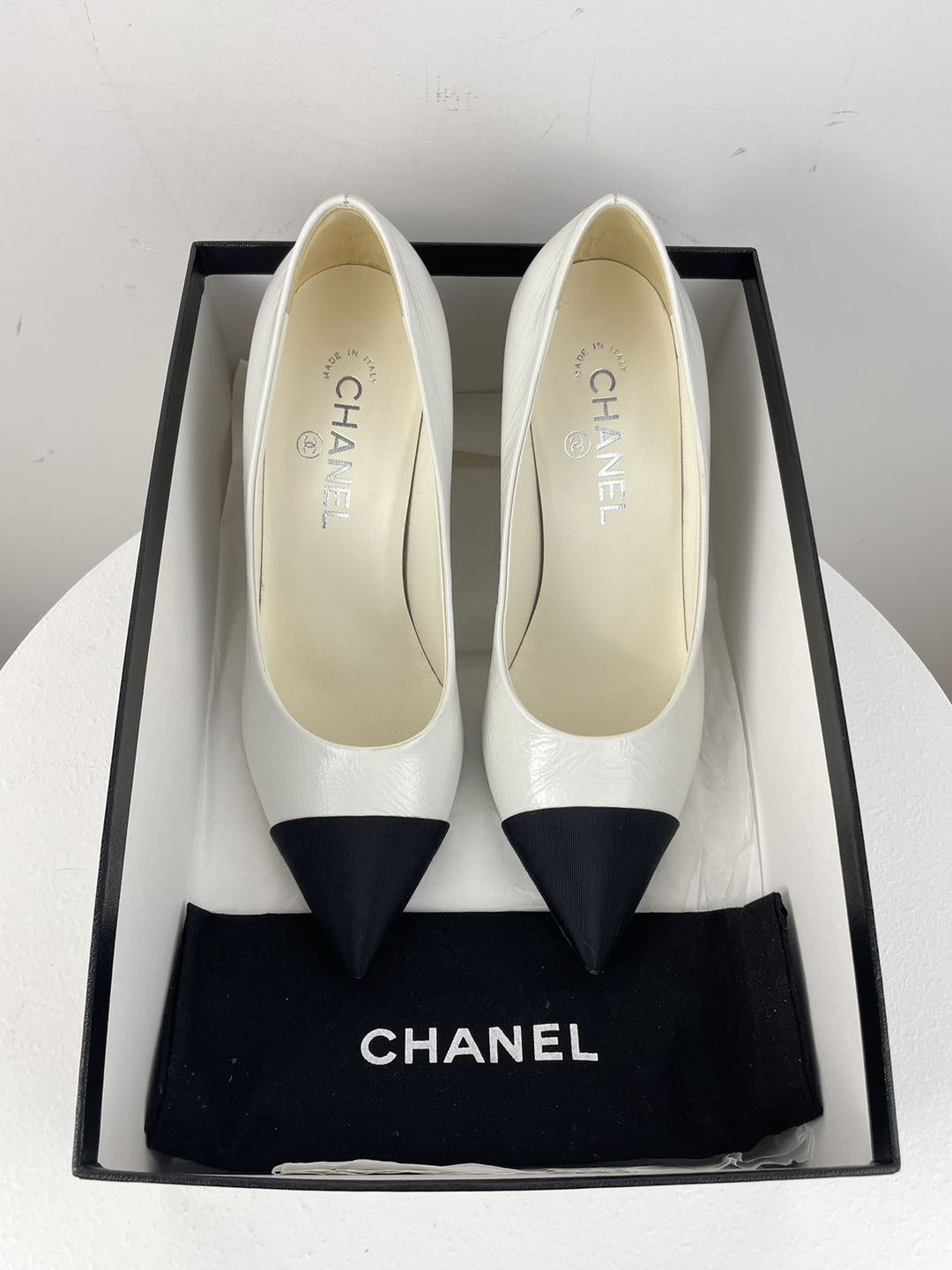 Chanel White Black Pumps with Pearl CC Logo 38
