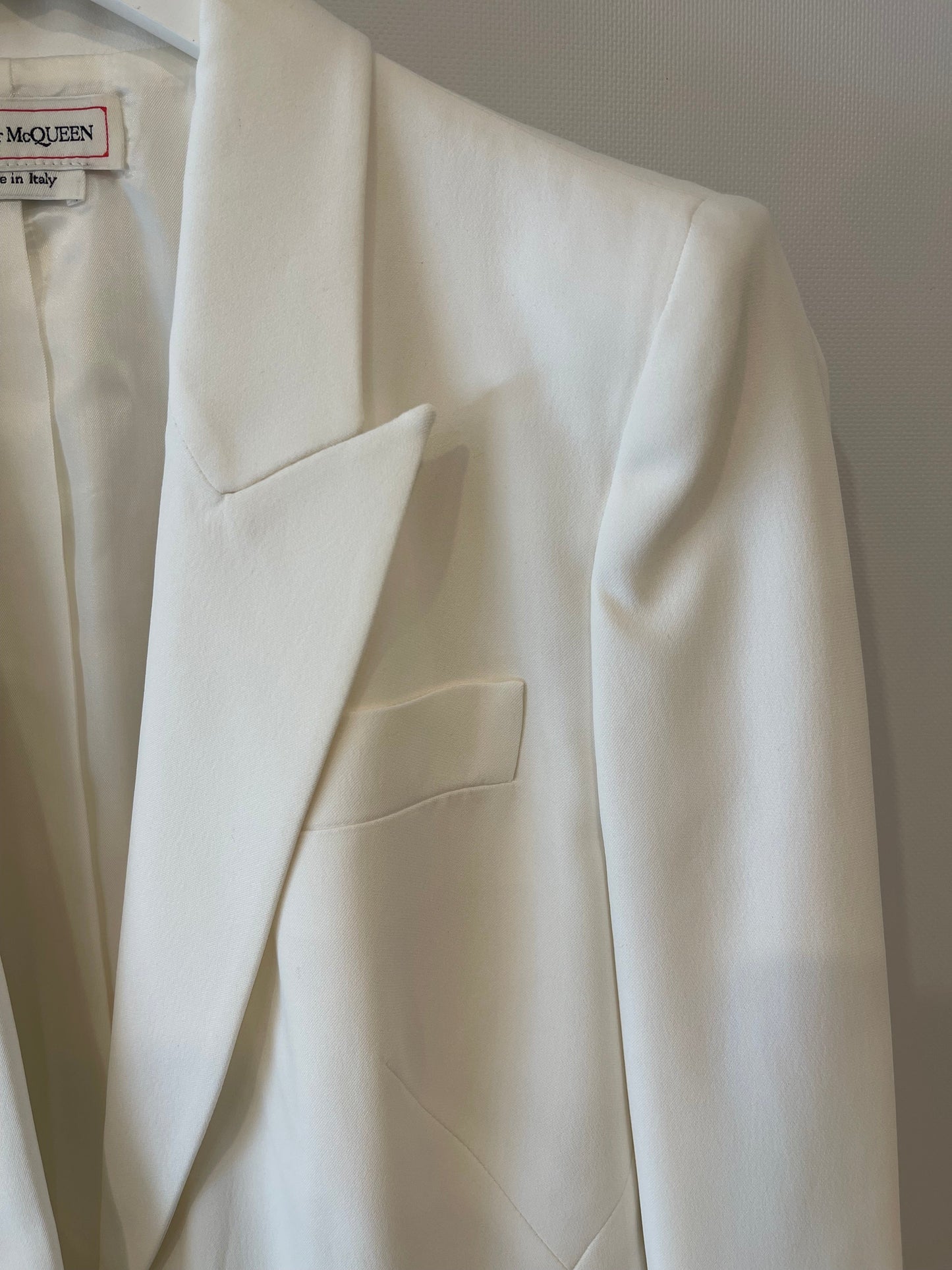 Alexander McQueen White Blazer Jacket and Matching Tro rs Set with White Button Details Size IT 42/44 (UK 10/12)