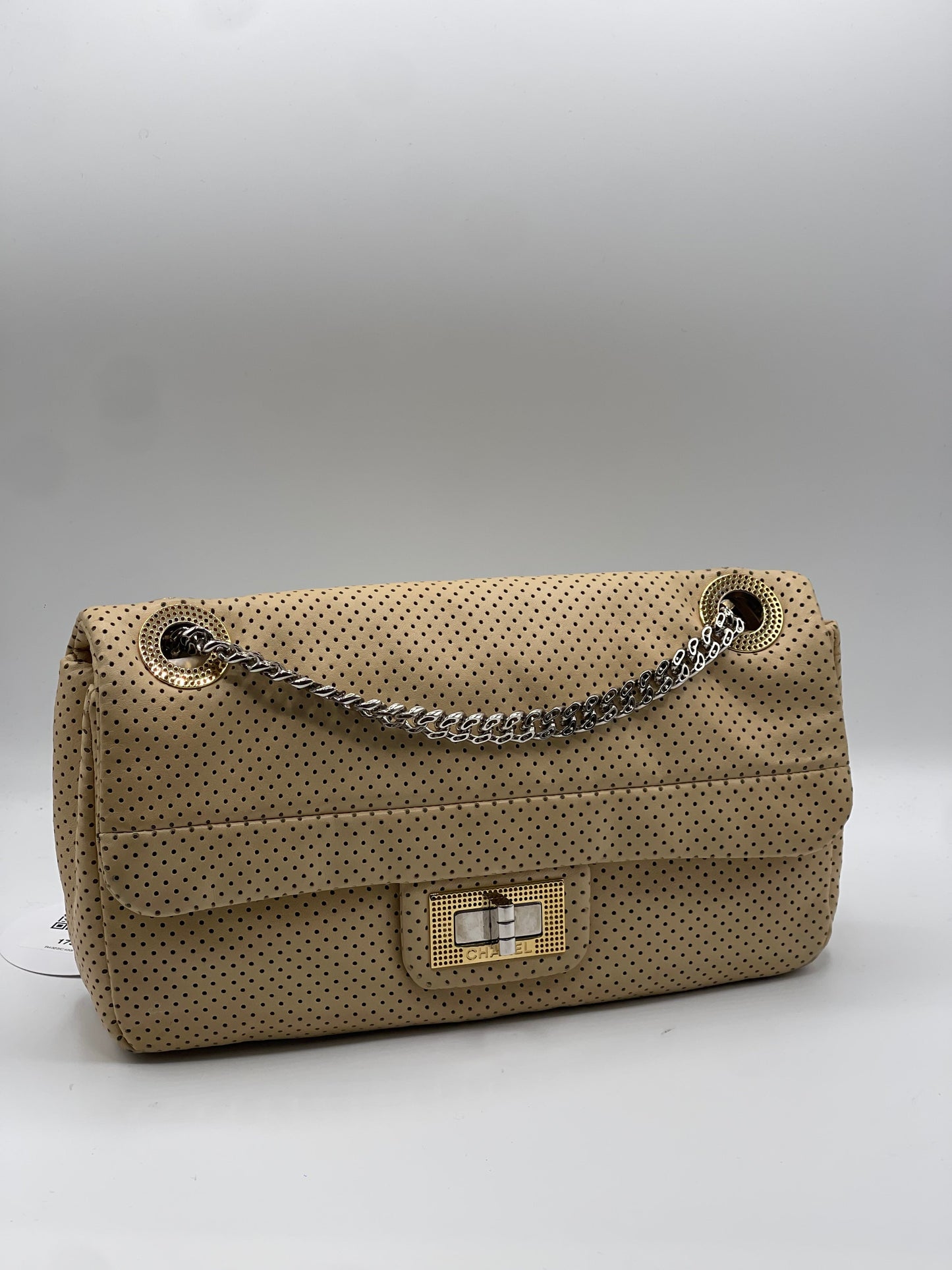 Chanel - Sac 2.55 perforé beige
