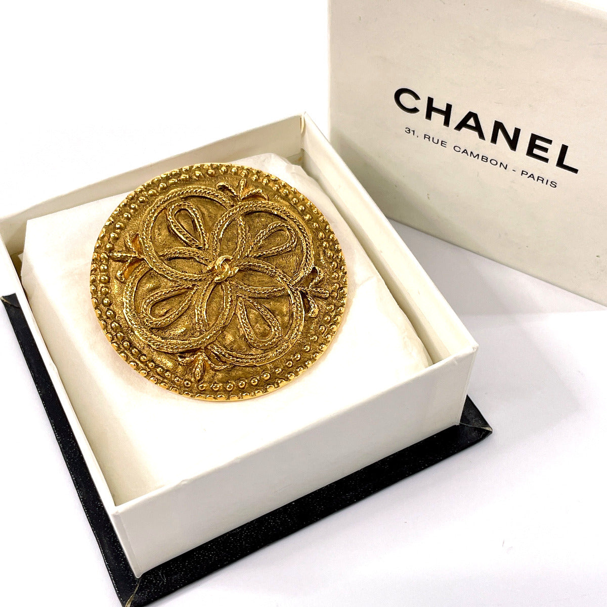 CHANEL Brooch metal gold