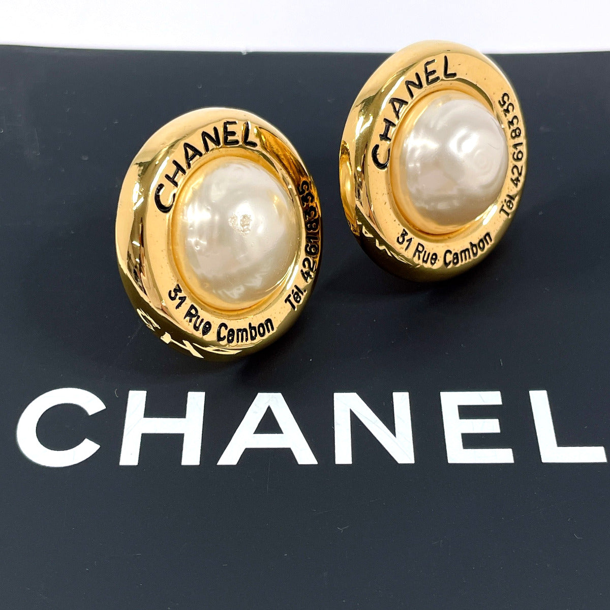 CHANEL Earring Gold Plated, Faux Pearl gold   31 RUE CAMBON