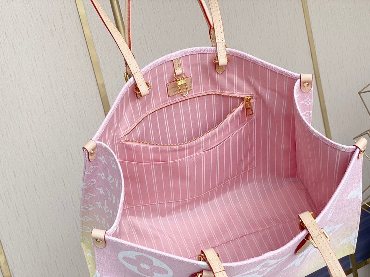 Top Quality OnTheGo GM Monogram Giant Canvas Light Pink For Women,  Tote Bags 16.1in/41cm Top Quality M57641