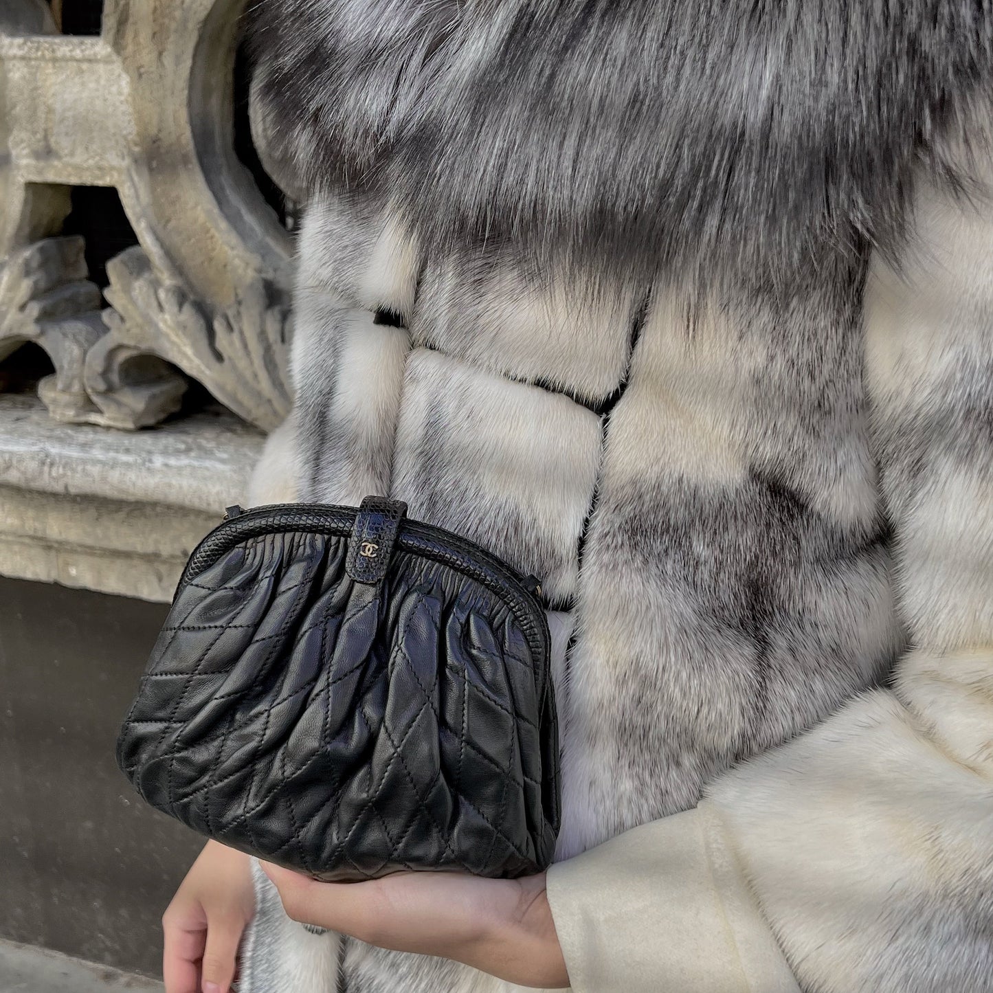CHANEL   shoulder bag