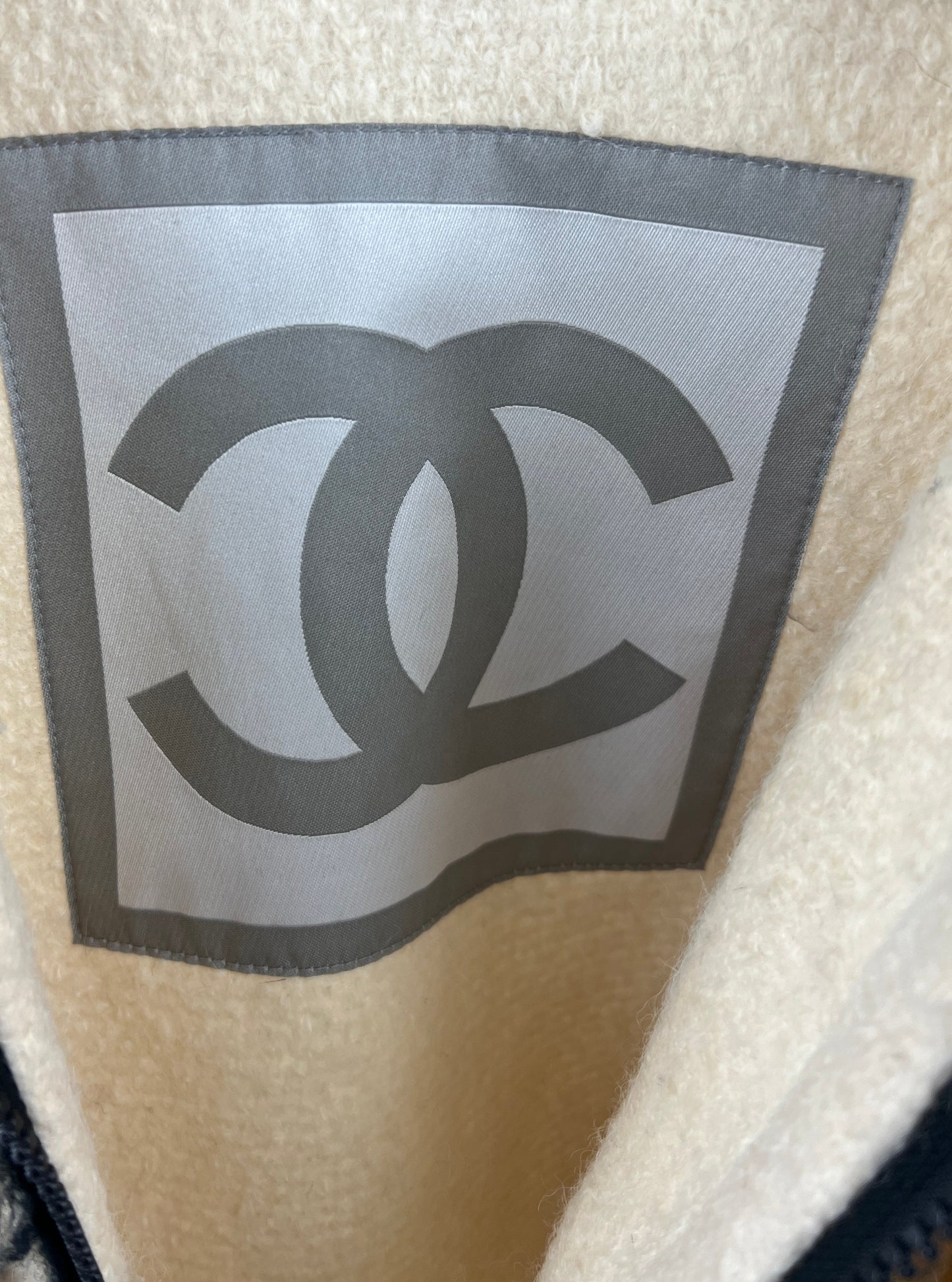 Chanel 1996 Cream Mark Tweed Jacket with Brown, White ZigZag Trim Detail Size FR 38 (UK 10)