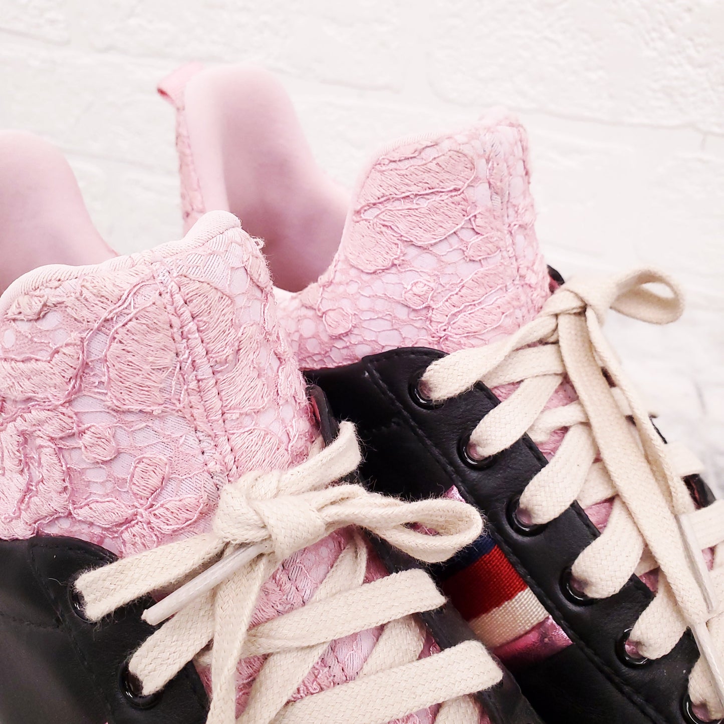 GUCCI BLACK AND PINK LACE 'ACE' SNEAKERS - SIZE 40