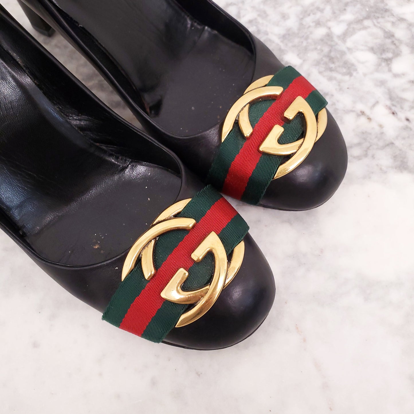 GUCCI BLACK HEELS WITH RIBBON AND LOGO DETAIL - SIZE 39.5