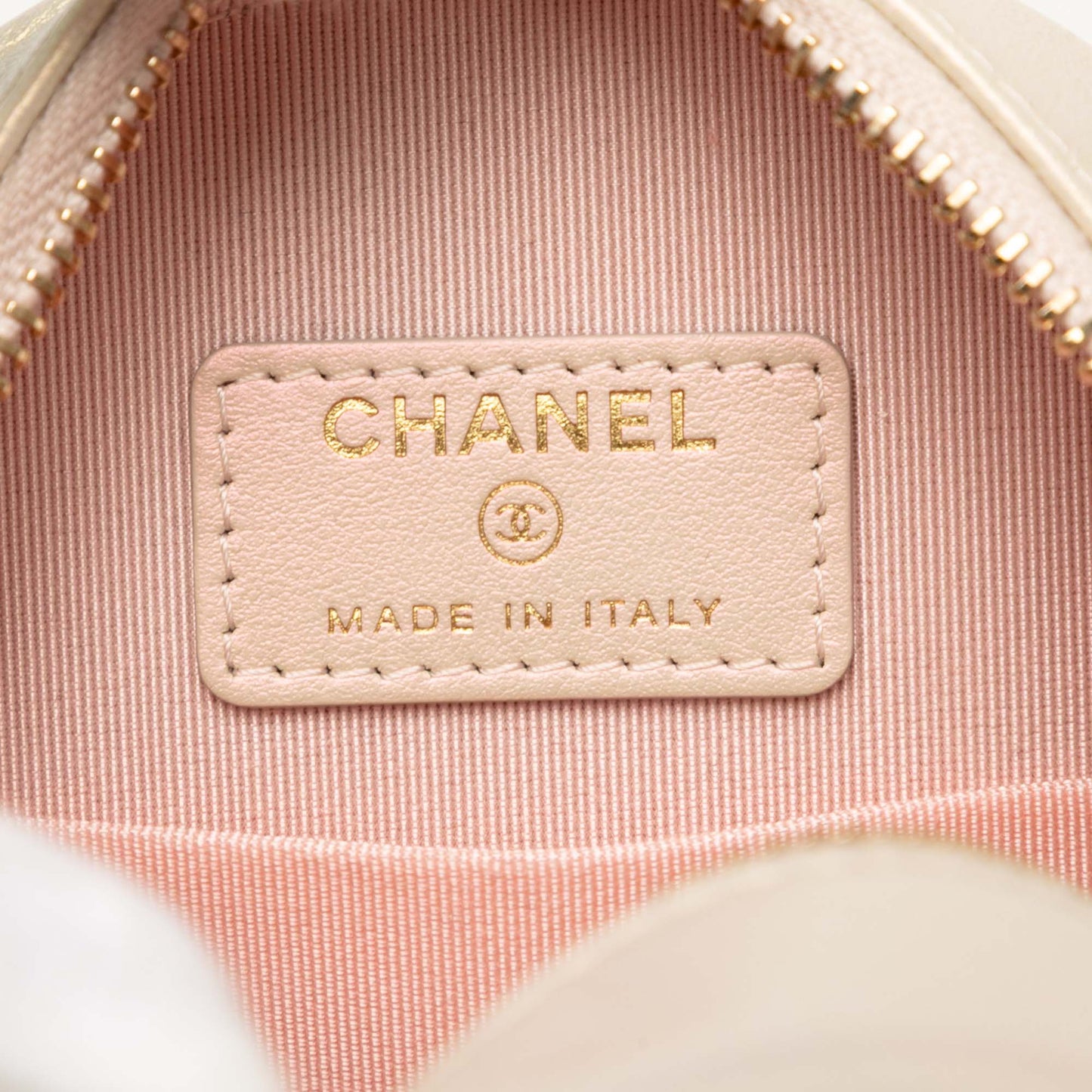 White Chanel Iridescent Quilted Lambskin Round Clutch With Chain Crossbody Bag