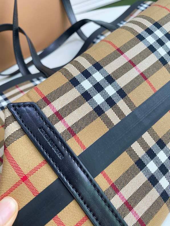 Burberry Giant Reversible Tote in   Check- Black
