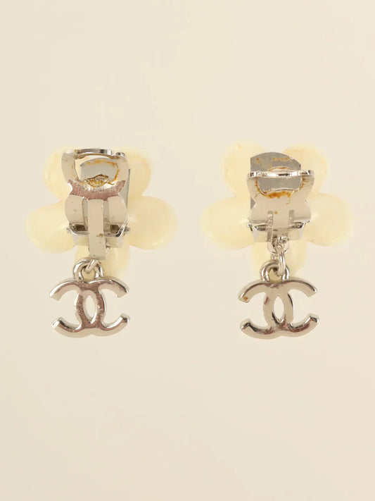 CHANEL 2005 Made Camellia Cc Mark Swing Earrings White/Silver