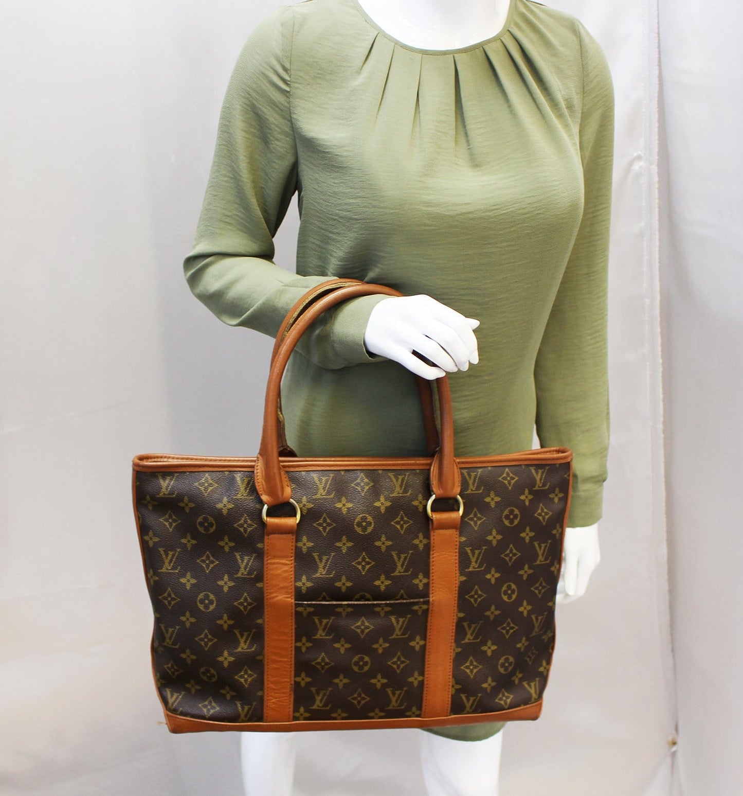 LOUIS VUITTON Monogram Sac Weekend PM  Tote