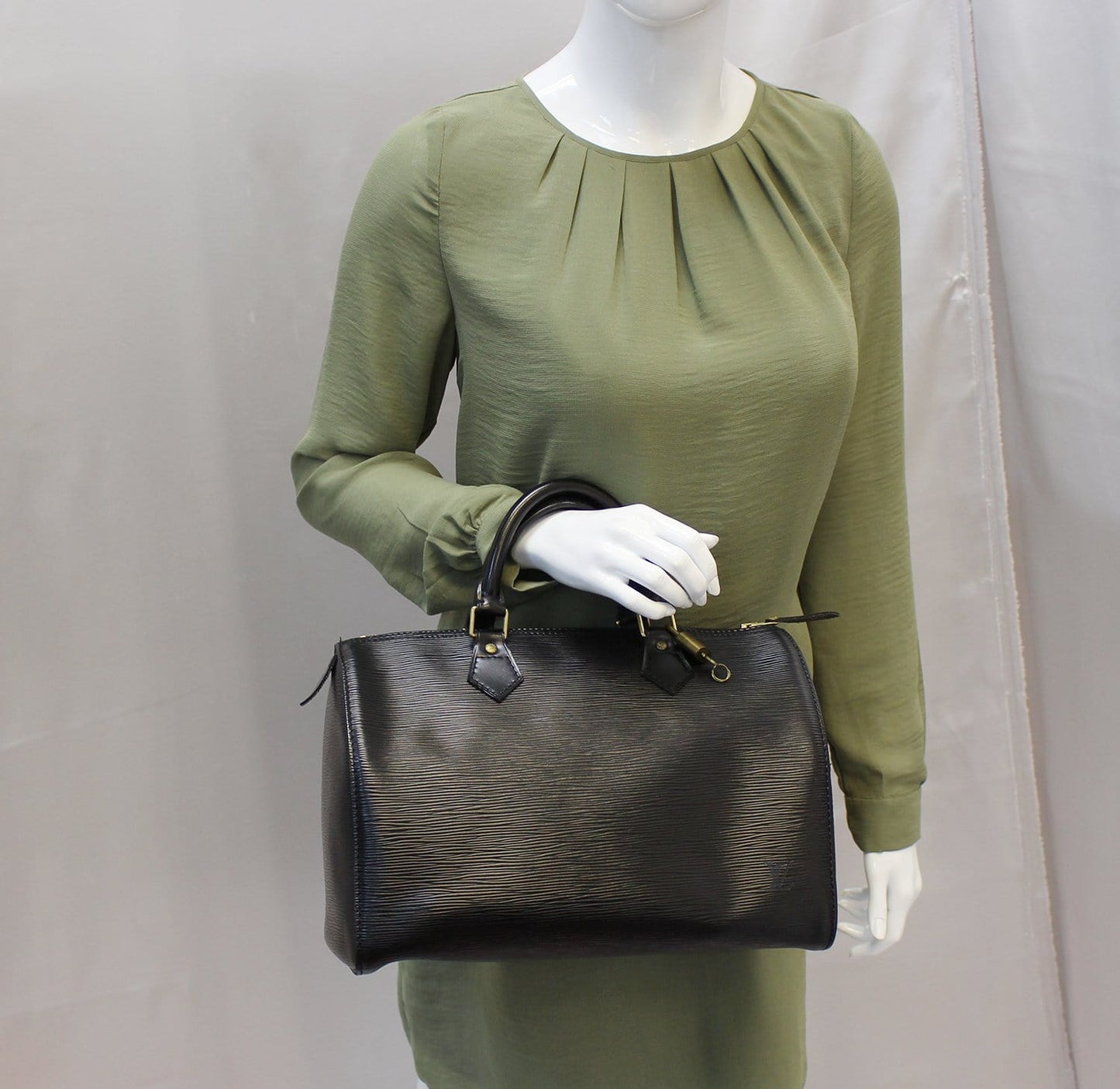 LOUIS VUITTON Speedy 30  Epi Leather Black  Satchel Bag