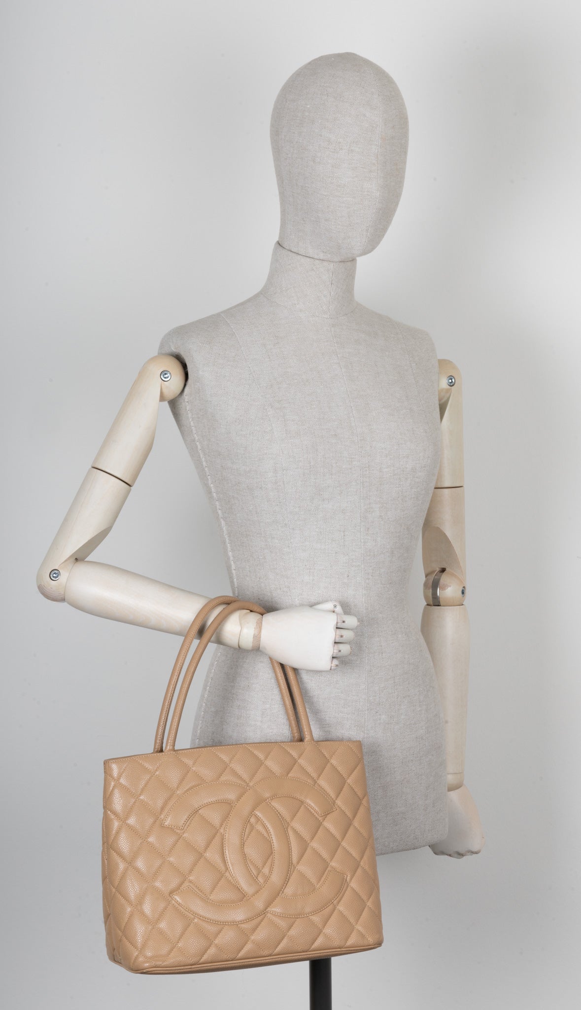 CHANEL Medaillon Tote Caviar Beige