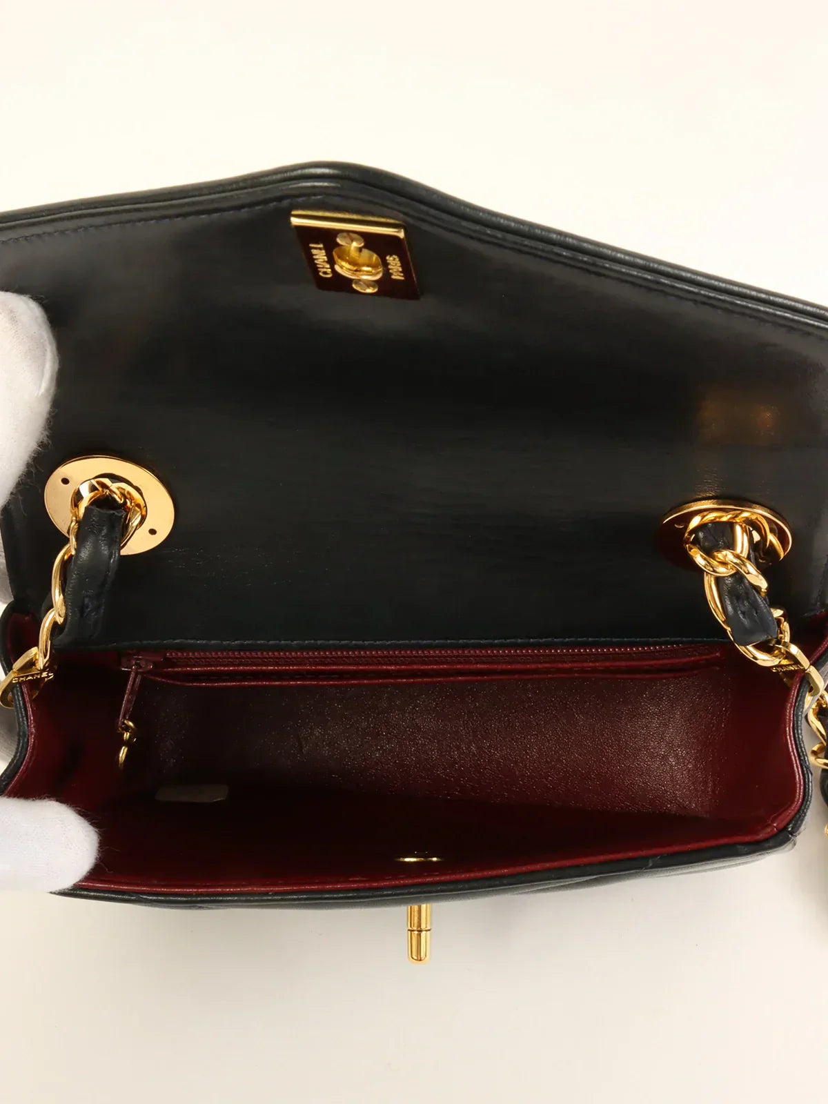 CHANEL Around 1995 Made V Stitch Turn-Lock Chain Bag Black