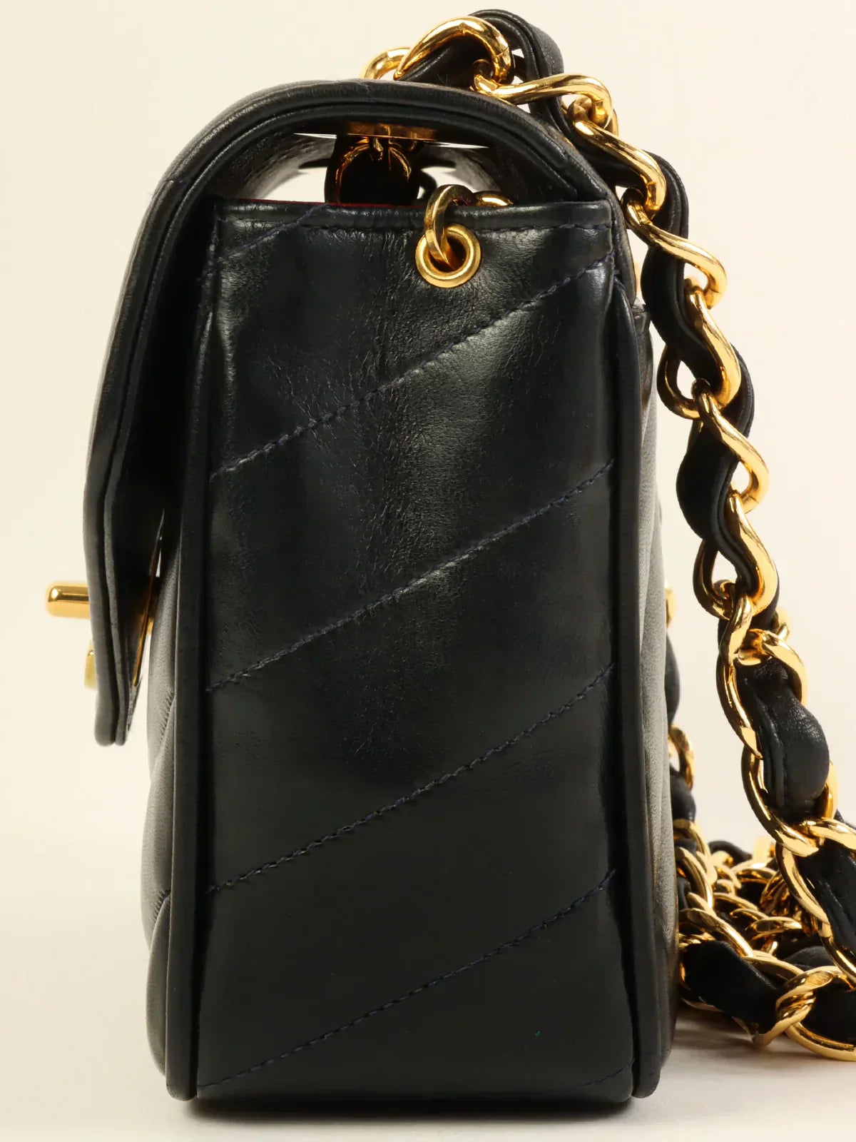 CHANEL Around 1995 Made V Stitch Turn-Lock Chain Bag Black