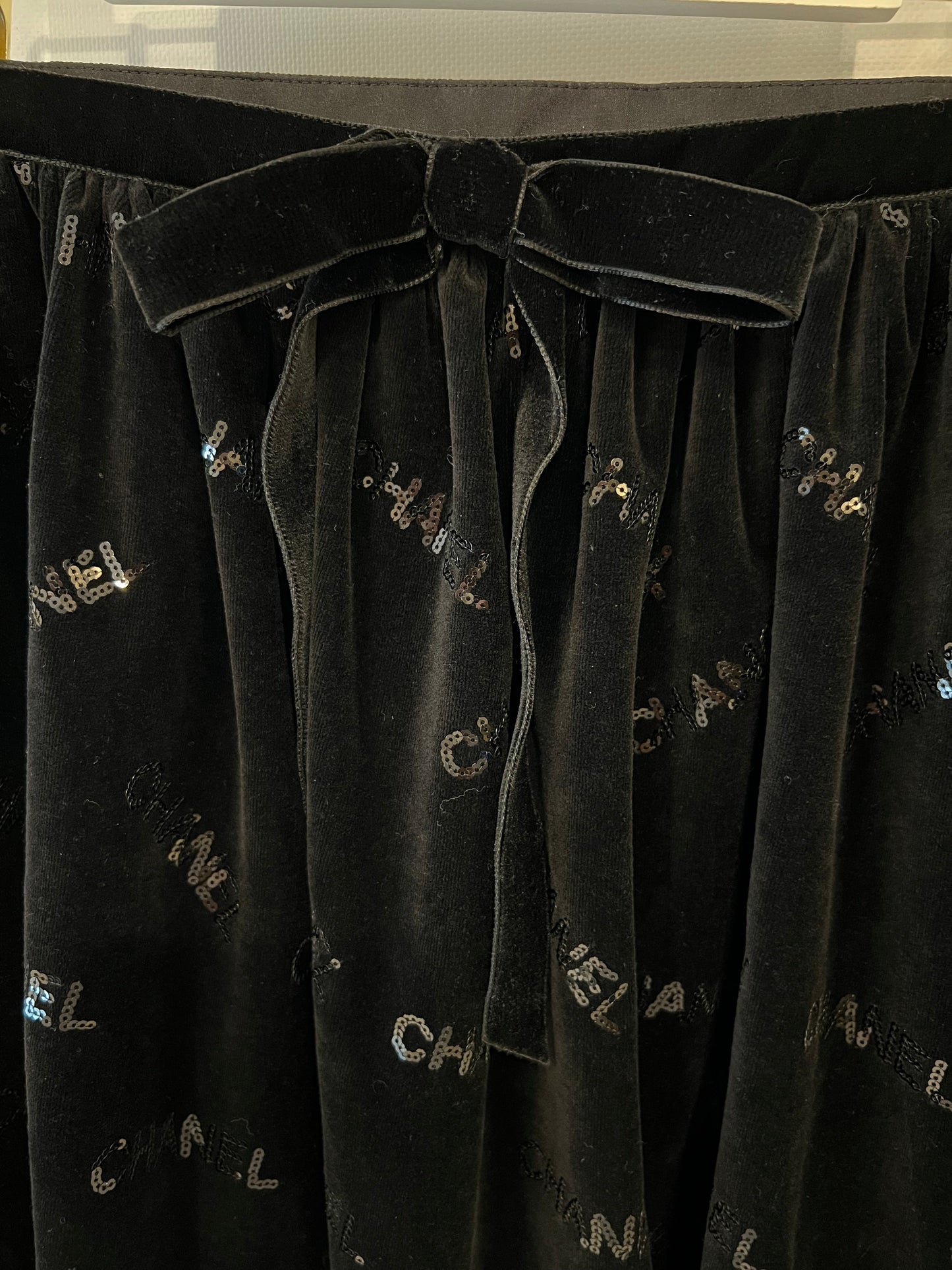 Chanel 22N Black Mini Suede Skirt With Sequin Logo Size FR 34 (UK 6)
